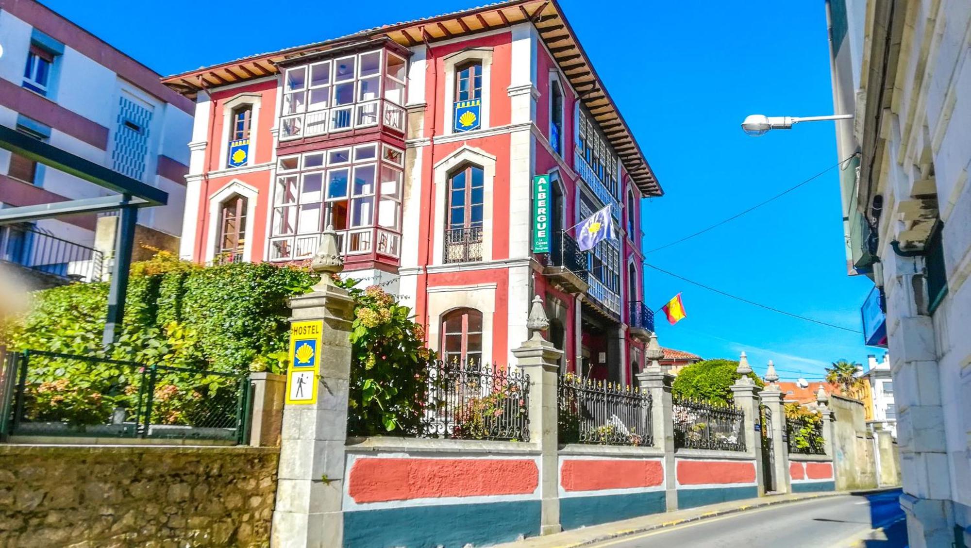 Albergue La Casona Del Peregrino Llanes Exterior photo